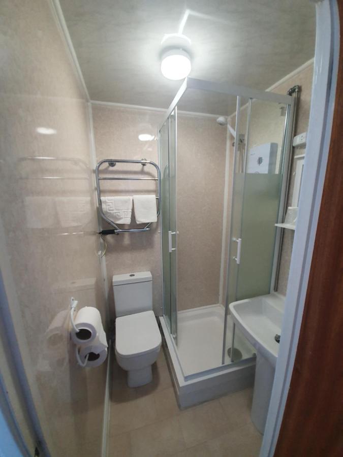 Dove Court Mini Lodge アルモンズベリー エクステリア 写真